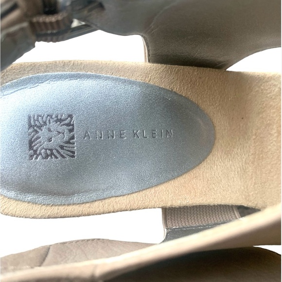 Anne Klein Akrio Tan Suede Leather Wedge Heels Metallic Strap & Buckle Size 7.5 - Picture 3 of 8